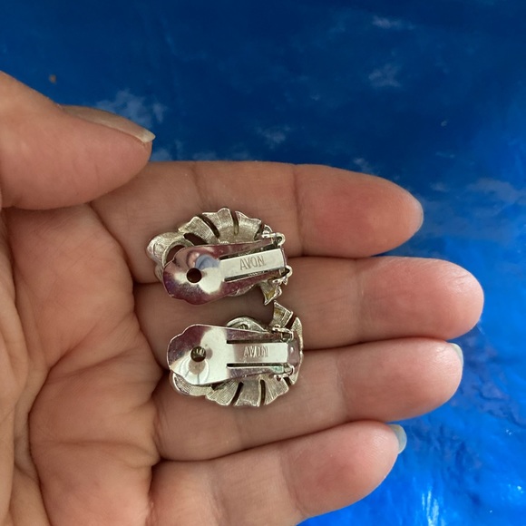 Vintage Avon Earrings Rhinestones and Faux Pearl, Clip On, Silver Tone - Picture 4 of 6